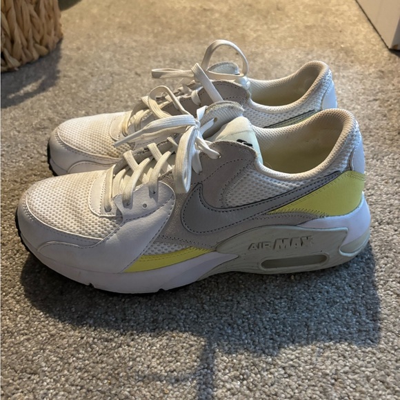 Nike Air Max White with Yellow Highlights - Picture 5 of 5